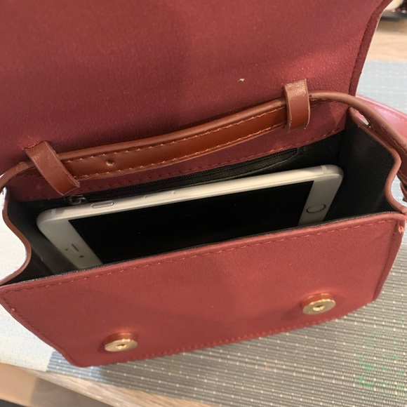 Cute Crossbody - Picture 6 of 7